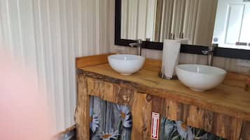 Dutxa, tovalloles i paper higiènic