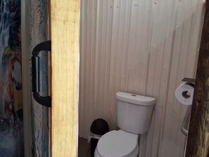 Shower, towels, toilet paper - Morgan Cabin (Heavener)