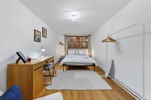 1 bedroom, iron/ironing board, WiFi, bed sheets - Pretty Flat in the Heart of King's Cross St Pancras - with Balcony! (London)