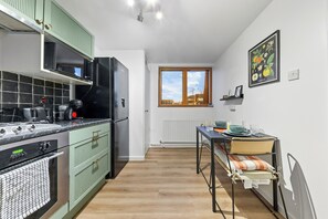 Micro-ondes, four, plaque de cuisson, lave-vaisselle