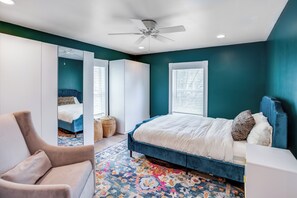 3 bedrooms, iron/ironing board, internet, bed sheets