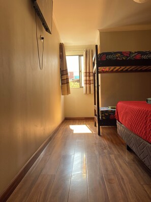 2 Schlafzimmer, Bügeleisen/Bügelbrett, Internetzugang, Bettwäsche