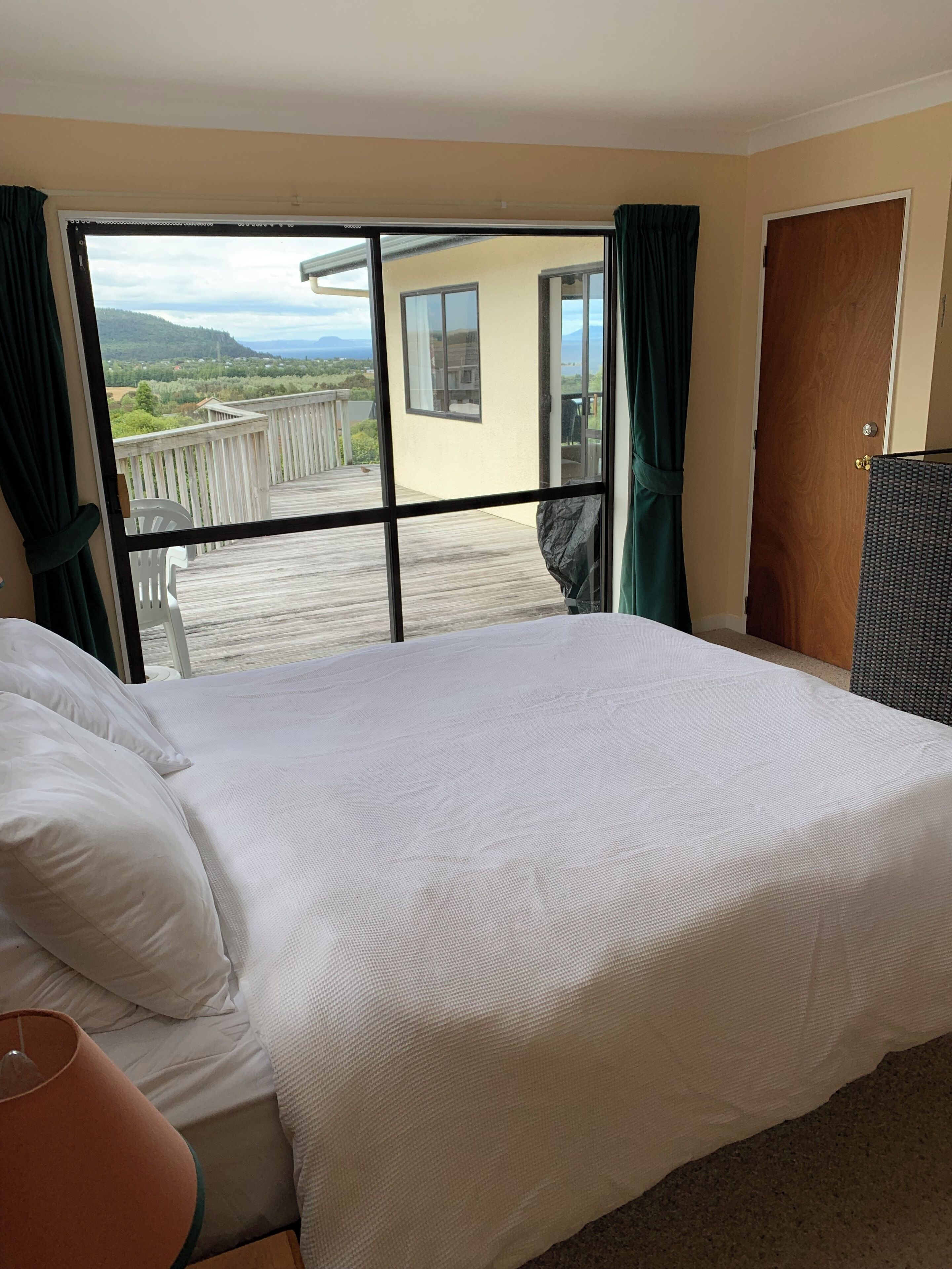 5 bedrooms, iron/ironing board, internet