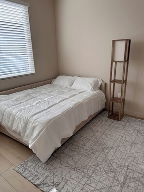 3 bedrooms, desk, iron/ironing board, free WiFi - Charming Newly Built 3-bedroom Home in Vancouver (Vancouver)