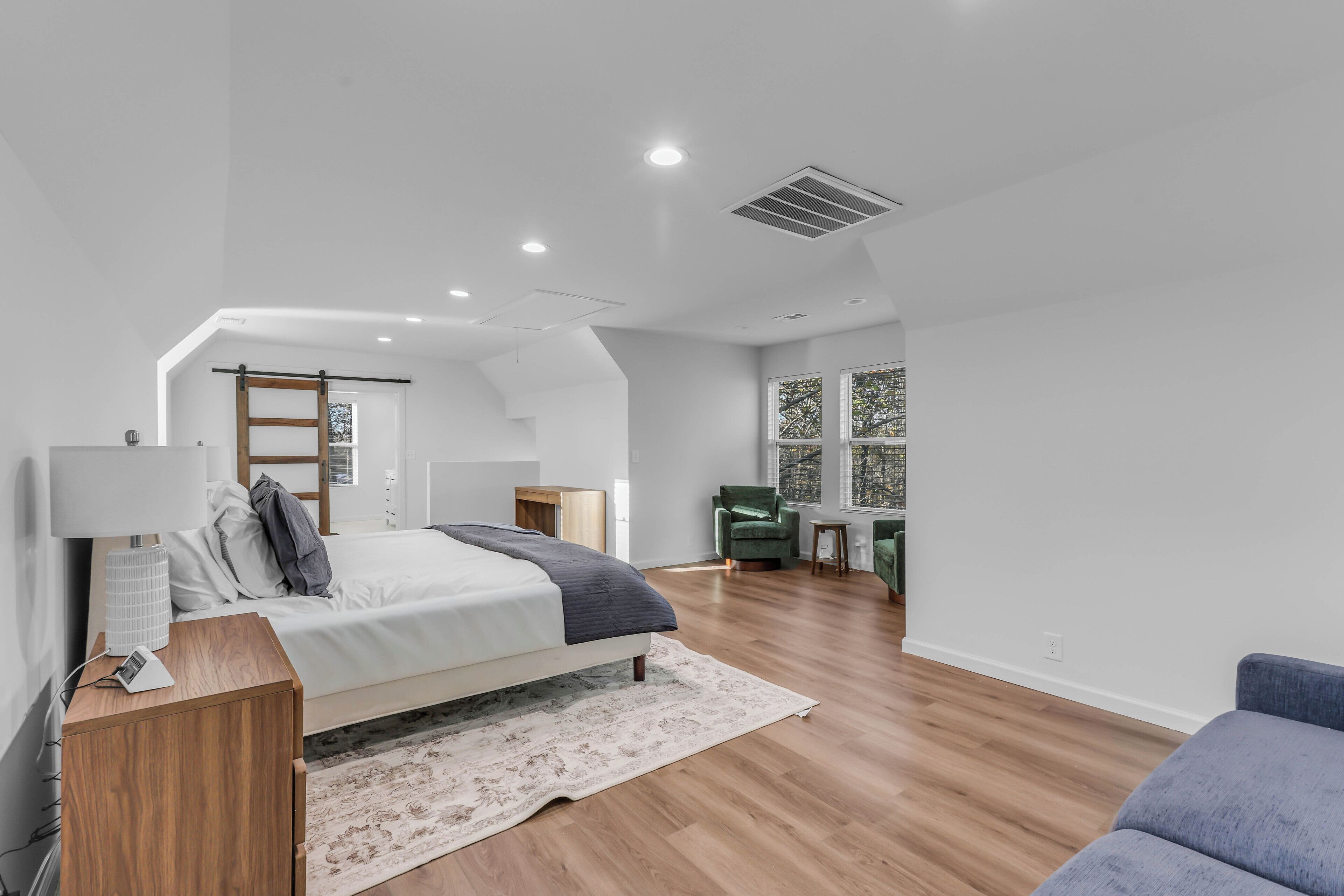 3 bedrooms, desk, iron/ironing board, free WiFi