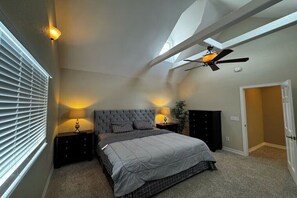 6 عدّة غرف نوم ومكتب ومكواة/لوح كي وسرير سفر