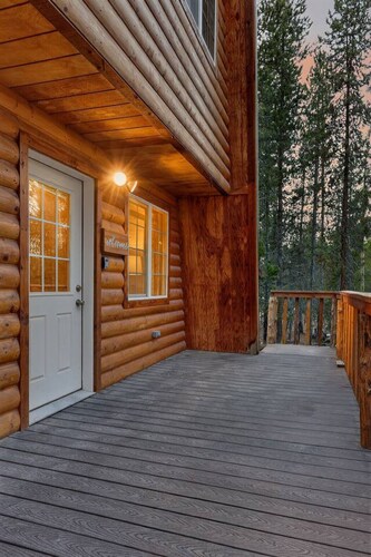 Lazy Dawg Cabin| 30min to Yellowstone, Pet Friendly, Fire Pit!