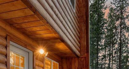 Lazy Dawg Cabin| 30min to Yellowstone, Pet Friendly, Fire Pit!