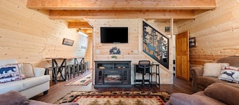 Lazy Dawg Cabin| 30min to Yellowstone, Pet Friendly, Fire Pit!