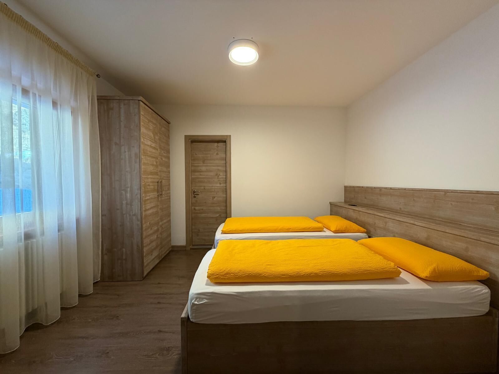 Habitación clásica con 1 cama matrimonial o 2 individuales | Escritorio y wifi gratis 