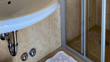 Klassieke kamer, 1 twee- of 2 eenpersoonsbedden, balkon, uitzicht op bergen | Gratis wifi