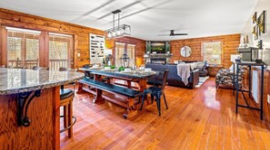 Interior - Sleeps 16 ✩ Mins to Gatlinburg ✩ Large Hot Tub! (Gatlinburg)