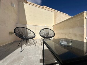 Peaceful outdoor spot perfect for morning coffee - Panoramic Penthouse Stay • Front & Back Terraces (Ta` Sannat)