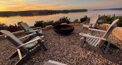STUNNING SUNSETS!! LAKEFRONT 2 BR/2BA apartment w/dock, pavilion and fire pit