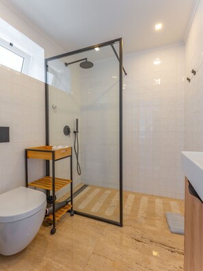 Shower, hair dryer, towels - FLH Funchal Studio Blue View Gardens (Funchal)