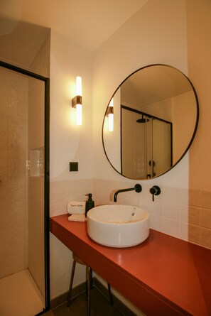 Shower, hair dryer, towels - FLH Praia da Luz Town House (Lagos)