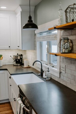 Micro-ondes, four, plaque de cuisson, lave-vaisselle