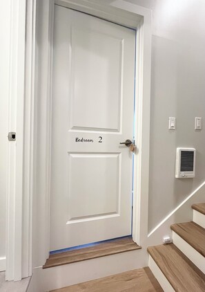 Interior - Private Bed 2 - Transit Room Near Airport. (Tukwila)