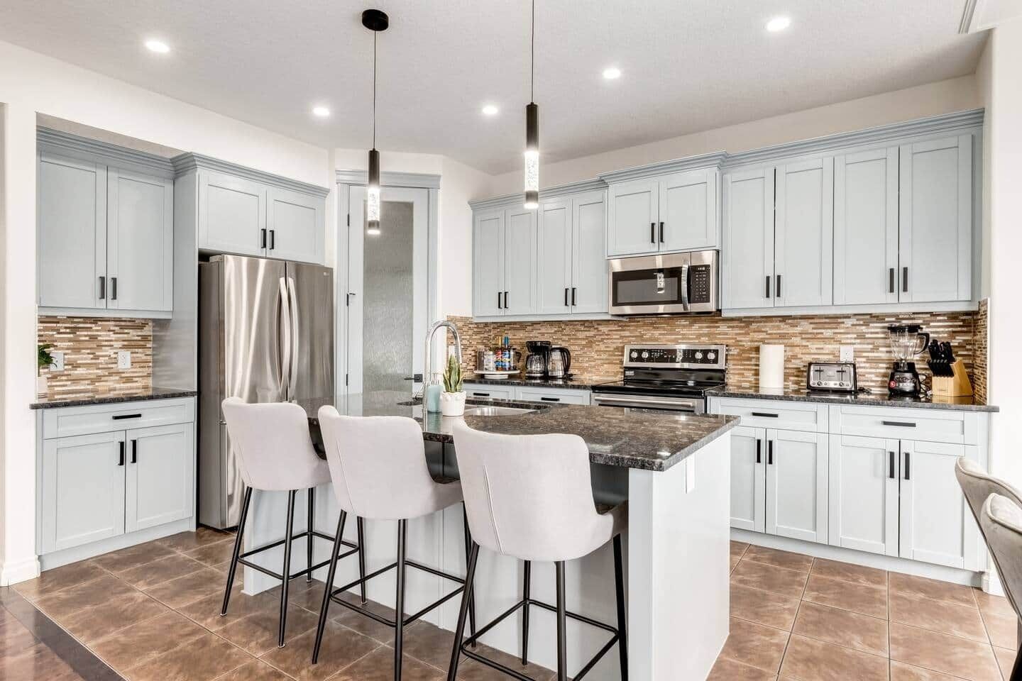 Microondas, horno, parrilla de estufa y lavavajillas 