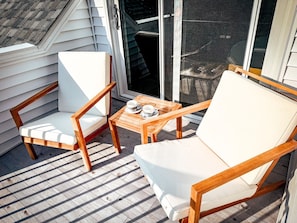 Terrace/patio - Prof’s Riverside Haven Art & Style Sleeps 10 (South Bend)