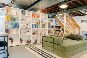 Interior - Prof’s Riverside Haven Art & Style Sleeps 10 (South Bend)