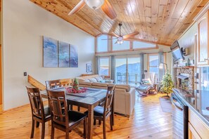 Smart TV, fireplace - 2BR/2B Maggie Valley Mountain Retreat-Magical Winter Haven near Cataloochee Ski! (Maggie Valley)