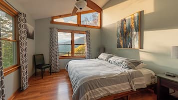2 bedrooms, desk, iron/ironing board, WiFi (free)