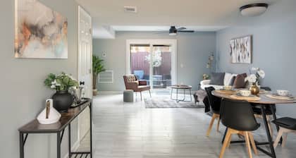 Beacon Brick Bungalow - Patio/WiFi/Family & Groups