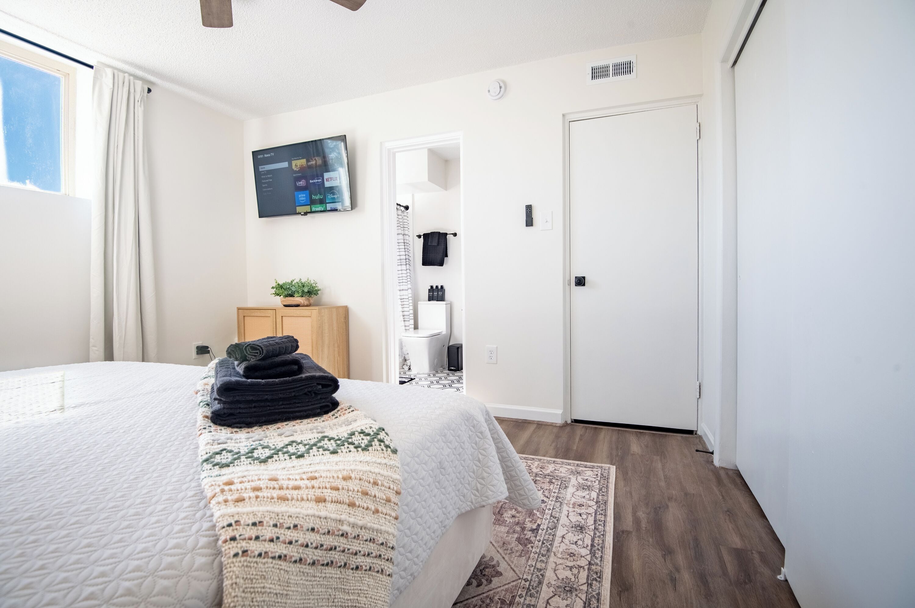 1 habitación, escritorio, tabla de planchar con plancha y wifi gratis 