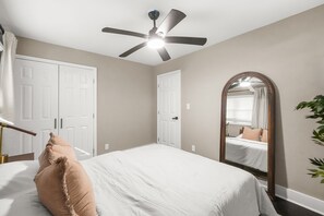 مكواة/لوح كي وواي فاي وملاءات أسرّة