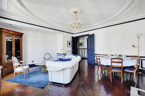 Dining - PARISIAN LEFT BANK ESCAPE CLOSE TO LUXEMBOURG GARDENS & SAINT-GERMAIN CAFÉS (Paris)