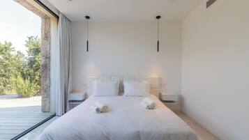 5 bedrooms, iron/ironing board, travel cot, WiFi