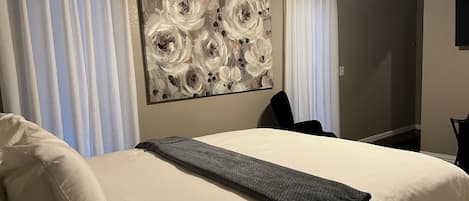 4 soverom, strykejern/-brett, internettilgang og sengetøy