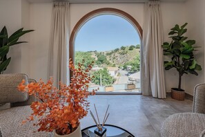 Interior - Casa Karinea - Serene Stone House Retreat (Rethymno)