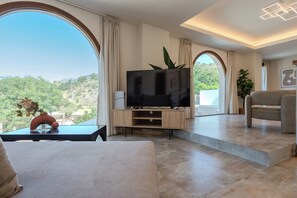 Smart TV, fireplace, video games - Casa Karinea - Serene Stone House Retreat (Rethymno)