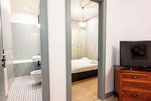 1 bedroom, free WiFi, bed sheets, wheelchair access - Spacious & Quiet Apt with Terrace 1-BR, Riga Centre (Rīga)