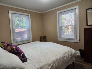 2 sovrum, skrivbord, strykjärn/strykbräda och gratis wi-fi