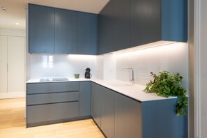 Fridge, microwave, oven, coffee/tea maker - FLH Heart of Rossio Flat V (Lisboa ciudad)