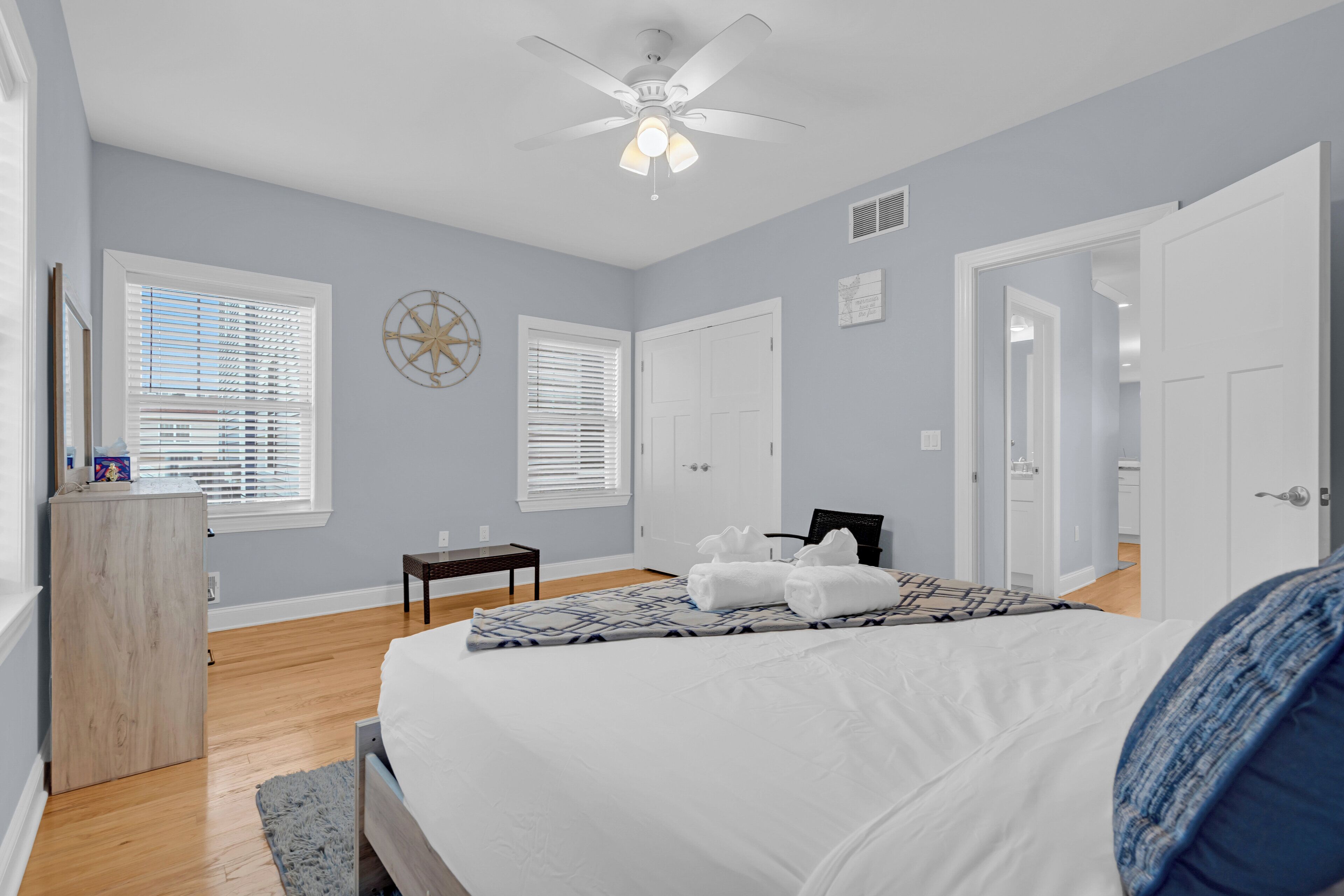 4 habitaciones, escritorio, tabla de planchar con plancha y wifi gratis 