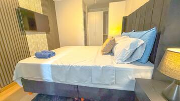 Apartament Comfort, balcó, vistes a la ciutat | Cortines opaques i wifi gratuïta