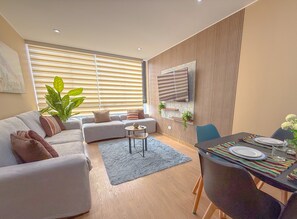 Comfort appartement, balkon, uitzicht op de stad | Woonruimte