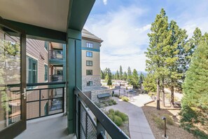 Property grounds - Three-Bedroom · 2 Bath · Kids Den ·  Sleeps 7 (Truckee)