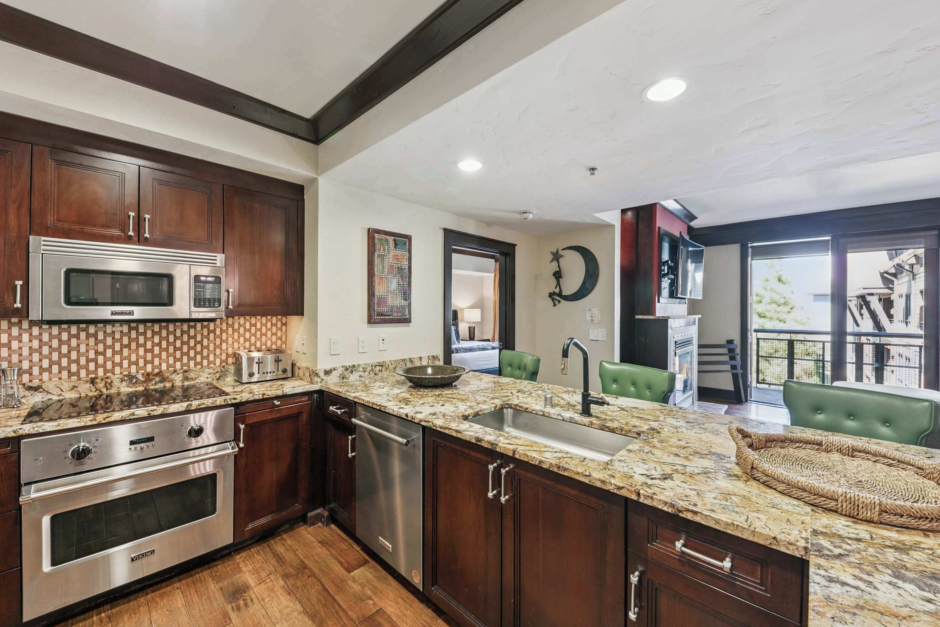 Micro-ondes, four, plaque de cuisson, lave-vaisselle