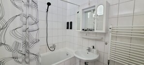 Hair dryer, towels, toilet paper - Privilege -NewTime (Viersen)