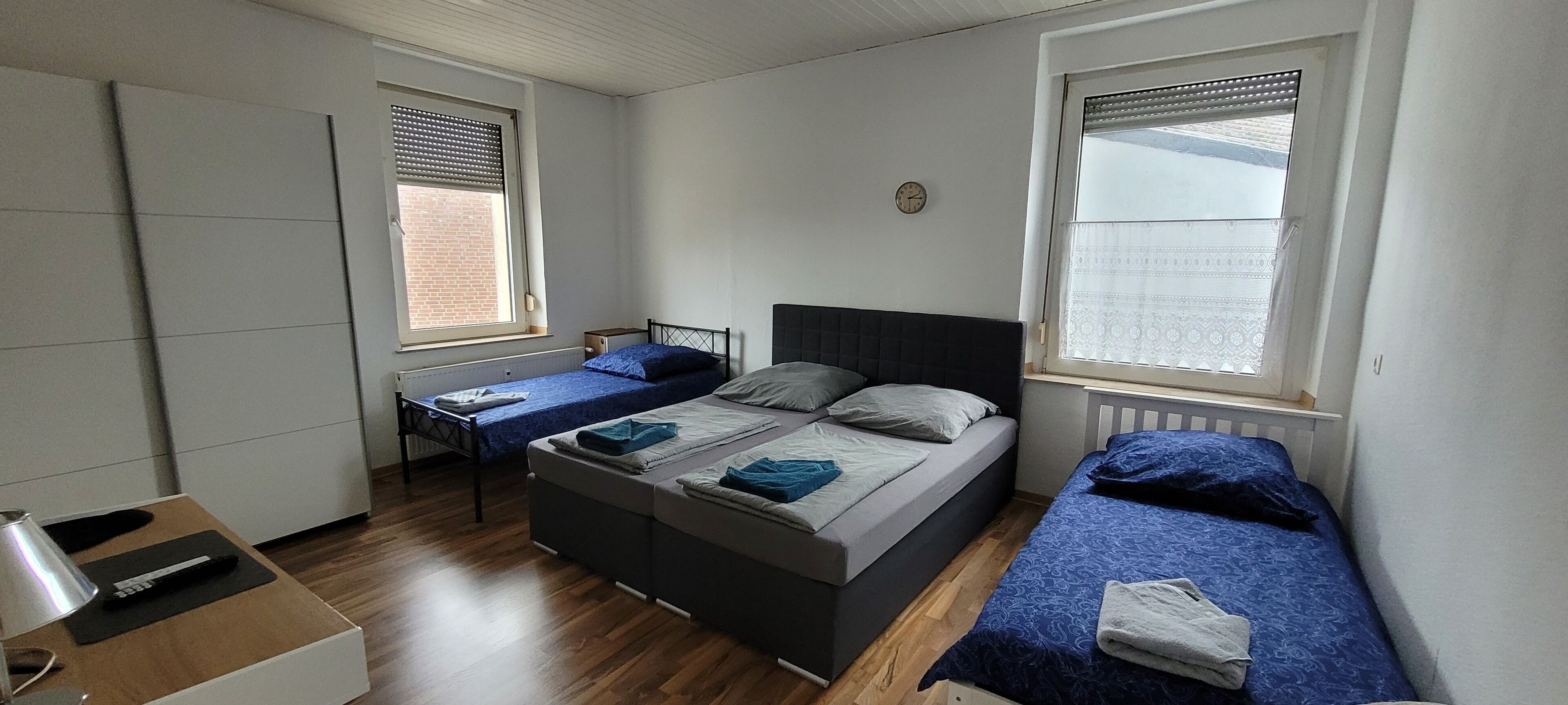 1 slaapkamer, een strijkplank/strijkijzer, wifi, beddengoed