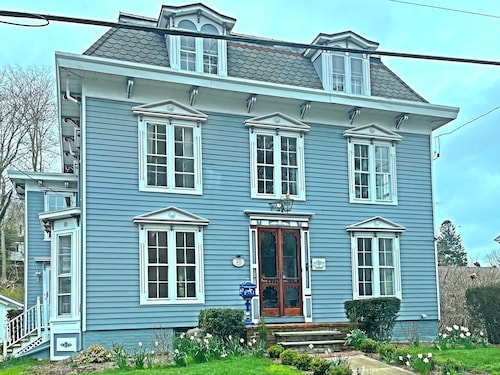 Historic Mystic Maritime House - 5 min Walk to Downtown Restaurants and Seaport
