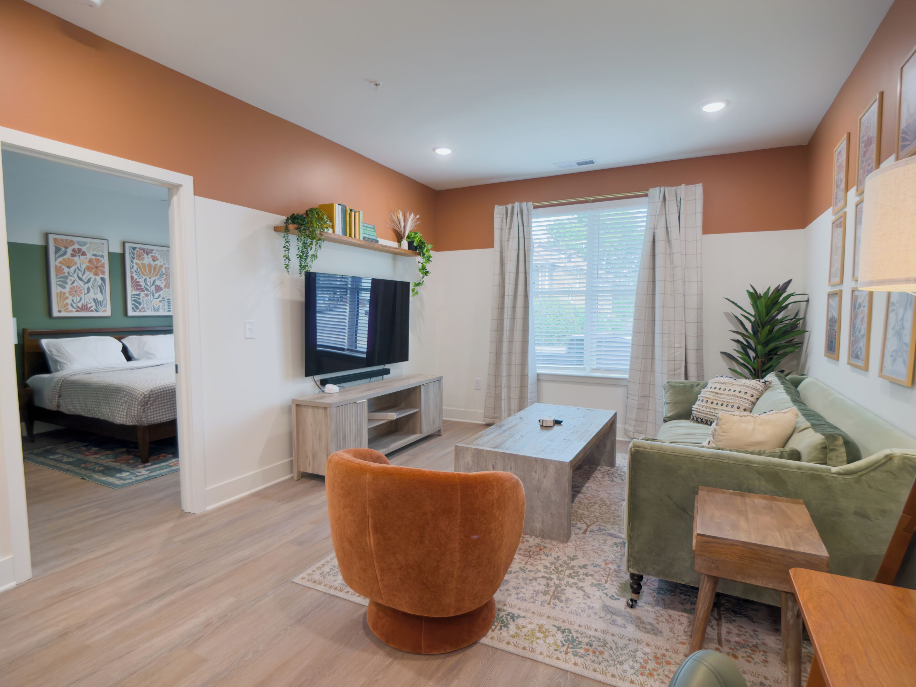 1 habitación, tabla de planchar con plancha, wifi y ropa de cama 