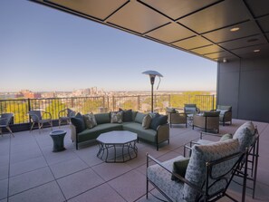 Property grounds - Cozy 1 Bedroom, King Bed, Luxury Amenities, Washer and Dryer (Birmingham)