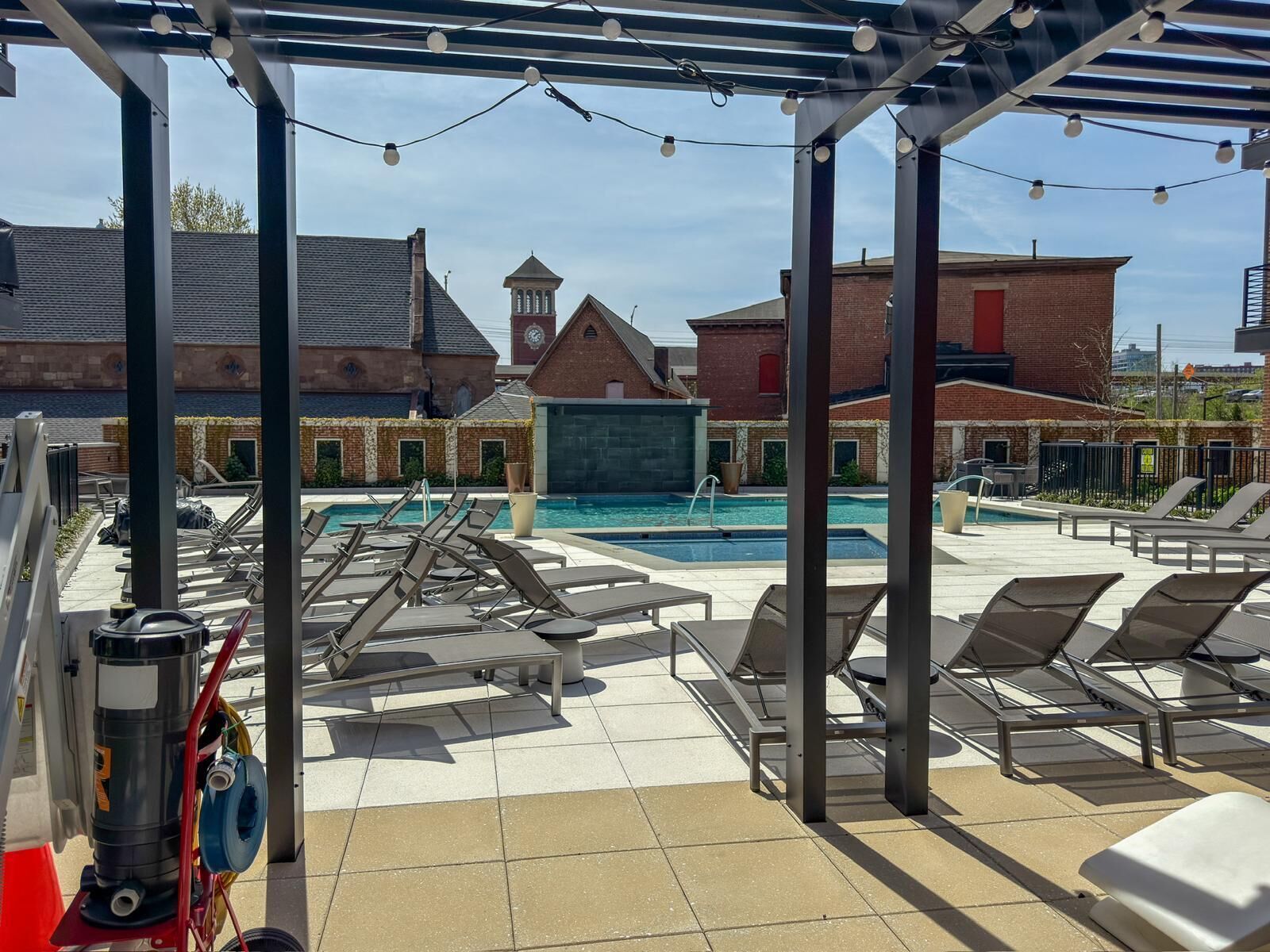 حمّام سباحة خارجي