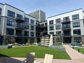 Property grounds - 30% off Newark Haven: Sky Lounge + Game Room Near NYC, MetLife Stadium (Newark)
